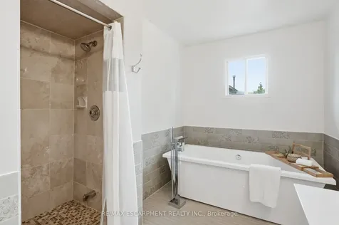 133 Warner Drive Oakville ON L6L 6G7