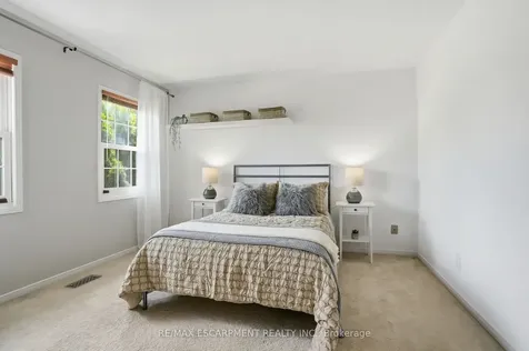 133 Warner Drive Oakville ON L6L 6G7