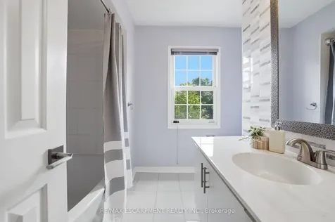 133 Warner Drive Oakville ON L6L 6G7
