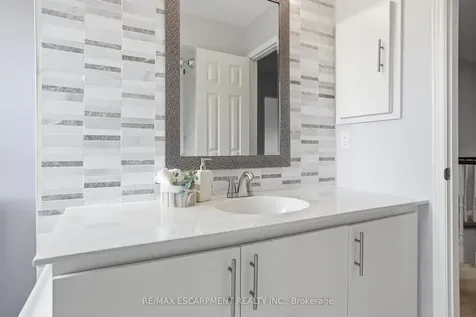 133 Warner Drive Oakville ON L6L 6G7