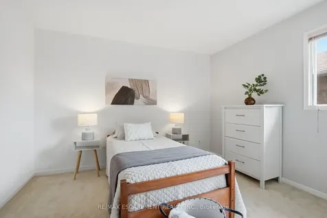133 Warner Drive Oakville ON L6L 6G7