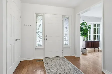 133 Warner Drive Oakville ON L6L 6G7