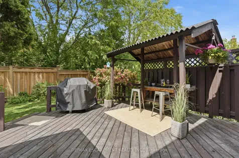 133 Warner Drive Oakville ON L6L 6G7
