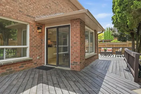 133 Warner Drive Oakville ON L6L 6G7