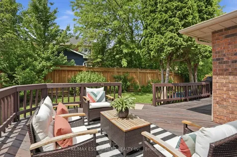 133 Warner Drive Oakville ON L6L 6G7