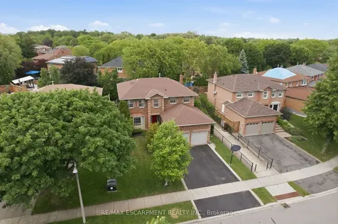 133 Warner Drive Oakville ON L6L 6G7