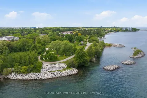133 Warner Drive Oakville ON L6L 6G7