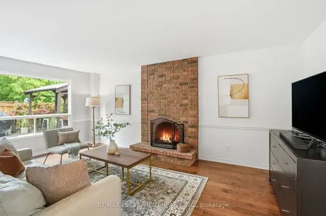 133 Warner Drive Oakville ON L6L 6G7