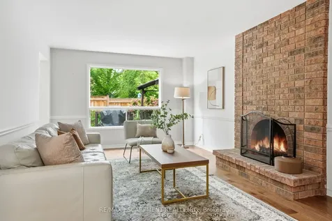 133 Warner Drive Oakville ON L6L 6G7