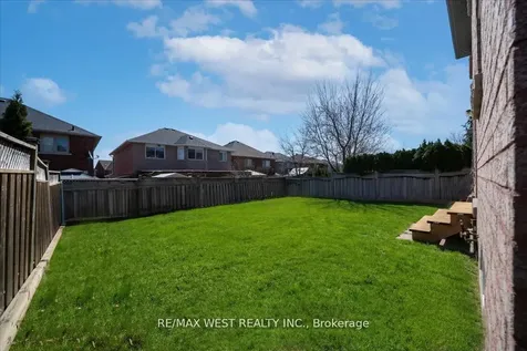 26 Country Stroll Crescent Caledon ON L7E 2H3