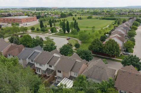 2279 Pathfinder Drive Burlington ON L7L 6N1