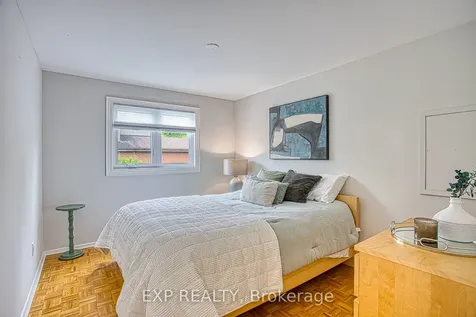1340 Monmouth Drive Burlington ON L7P 3J6