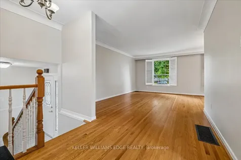 668 Bridle Wood Burlington ON L7L 4E1