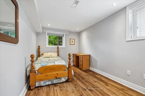 668 Bridle Wood Burlington ON L7L 4E1