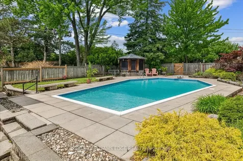 668 Bridle Wood Burlington ON L7L 4E1