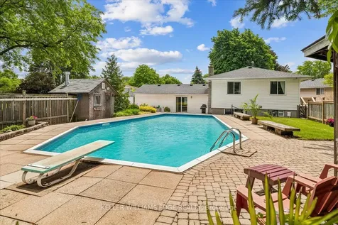 668 Bridle Wood Burlington ON L7L 4E1
