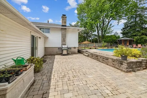 668 Bridle Wood Burlington ON L7L 4E1