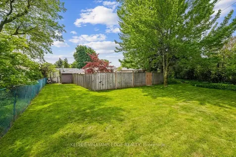 668 Bridle Wood Burlington ON L7L 4E1