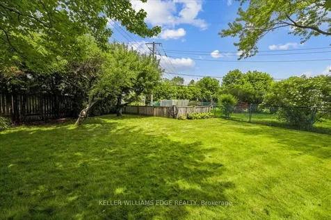 668 Bridle Wood Burlington ON L7L 4E1