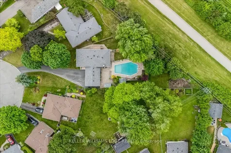 668 Bridle Wood Burlington ON L7L 4E1