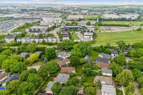 668 Bridle Wood Burlington ON L7L 4E1