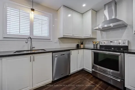2348 Malcolm Crescent Burlington ON L7P 4H4