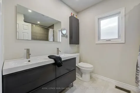 2348 Malcolm Crescent Burlington ON L7P 4H4