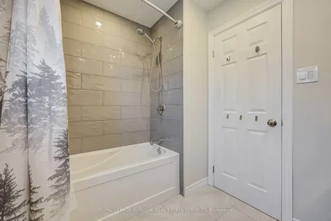 2348 Malcolm Crescent Burlington ON L7P 4H4