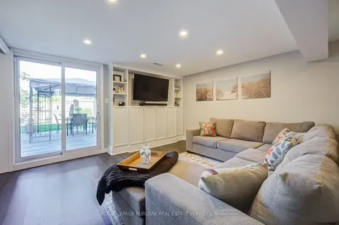 2348 Malcolm Crescent Burlington ON L7P 4H4