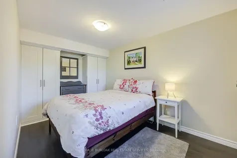 2348 Malcolm Crescent Burlington ON L7P 4H4