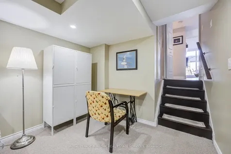 2348 Malcolm Crescent Burlington ON L7P 4H4