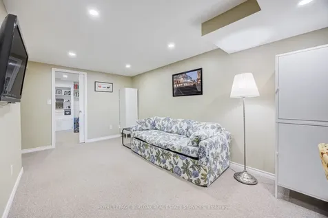 2348 Malcolm Crescent Burlington ON L7P 4H4