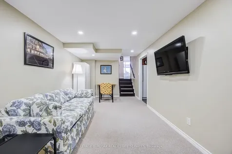 2348 Malcolm Crescent Burlington ON L7P 4H4