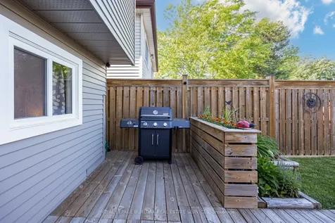 2348 Malcolm Crescent Burlington ON L7P 4H4