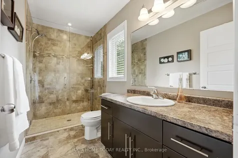 8 Trinity Court Halton Hills ON L7J 0A2