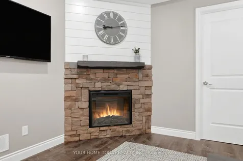 8 Trinity Court Halton Hills ON L7J 0A2