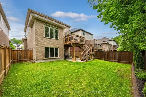 8 Trinity Court Halton Hills ON L7J 0A2