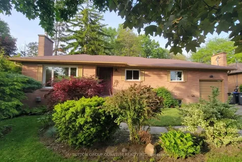 2395 Edenhurst Drive Mississauga ON L5A 2L1