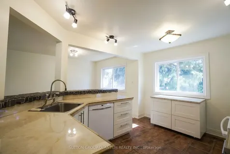 2395 Edenhurst Drive Mississauga ON L5A 2L1