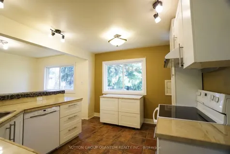 2395 Edenhurst Drive Mississauga ON L5A 2L1