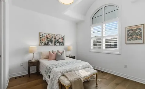 140 Magnolia Crescent Oakville ON L6M 4M1
