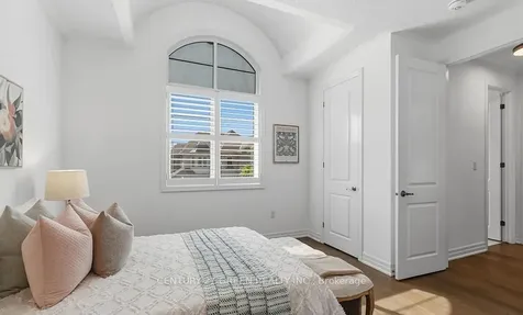 140 Magnolia Crescent Oakville ON L6M 4M1