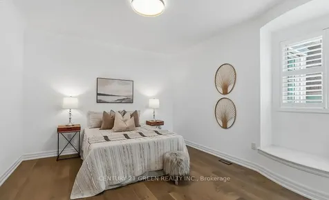 140 Magnolia Crescent Oakville ON L6M 4M1