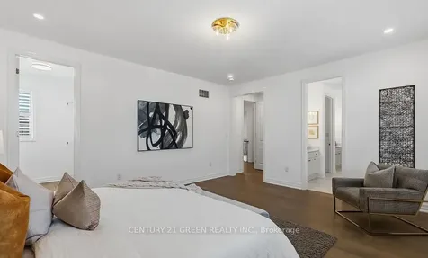 140 Magnolia Crescent Oakville ON L6M 4M1