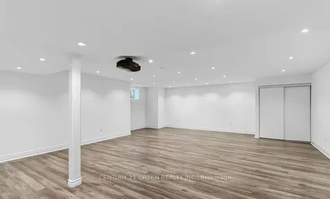 140 Magnolia Crescent Oakville ON L6M 4M1