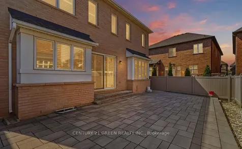 140 Magnolia Crescent Oakville ON L6M 4M1