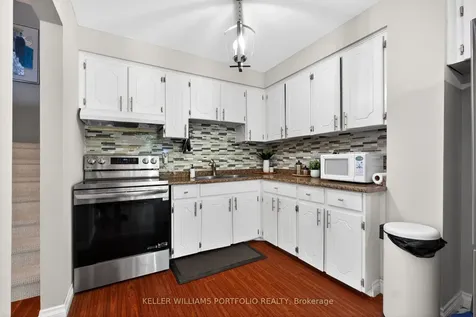 900 Dundas Street W Mississauga ON L5C 3B3
