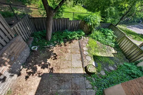 900 Dundas Street W Mississauga ON L5C 3B3