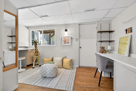 900 Dundas Street W Mississauga ON L5C 3B3
