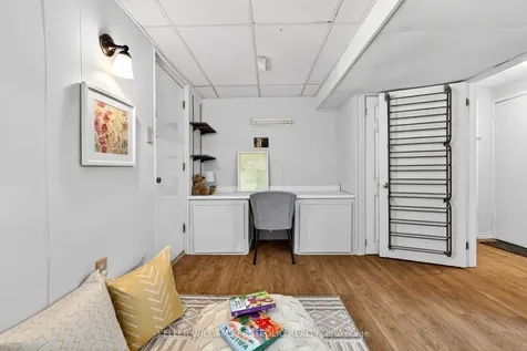 900 Dundas Street W Mississauga ON L5C 3B3